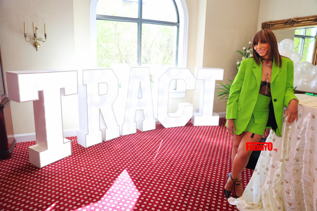 Braxton Sisters Throw Traci A CELEB-FILLED Memorial Service - Her