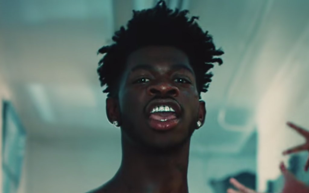 Lil Nas X INTERRUPTS Concert To Poo Backstage: I’m ‘dropping demons ...