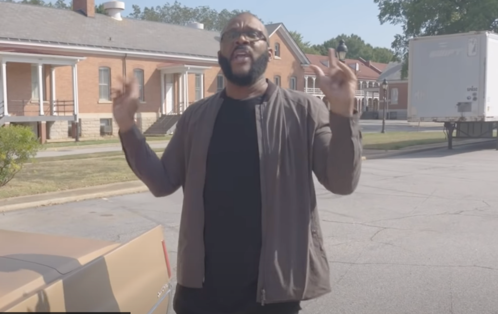 Tyler Perry Allegedly CAUGHT Walking Around Atlanta Wearing WOMEN’S CLOTHES!! (Pics & Video)