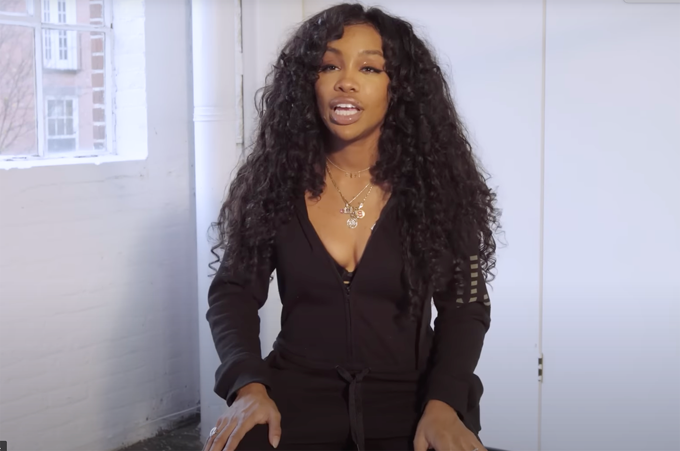 Randb Singer Sza Shows Off Newly Purchased Body Breaks The Internet Theyre Calling Her 