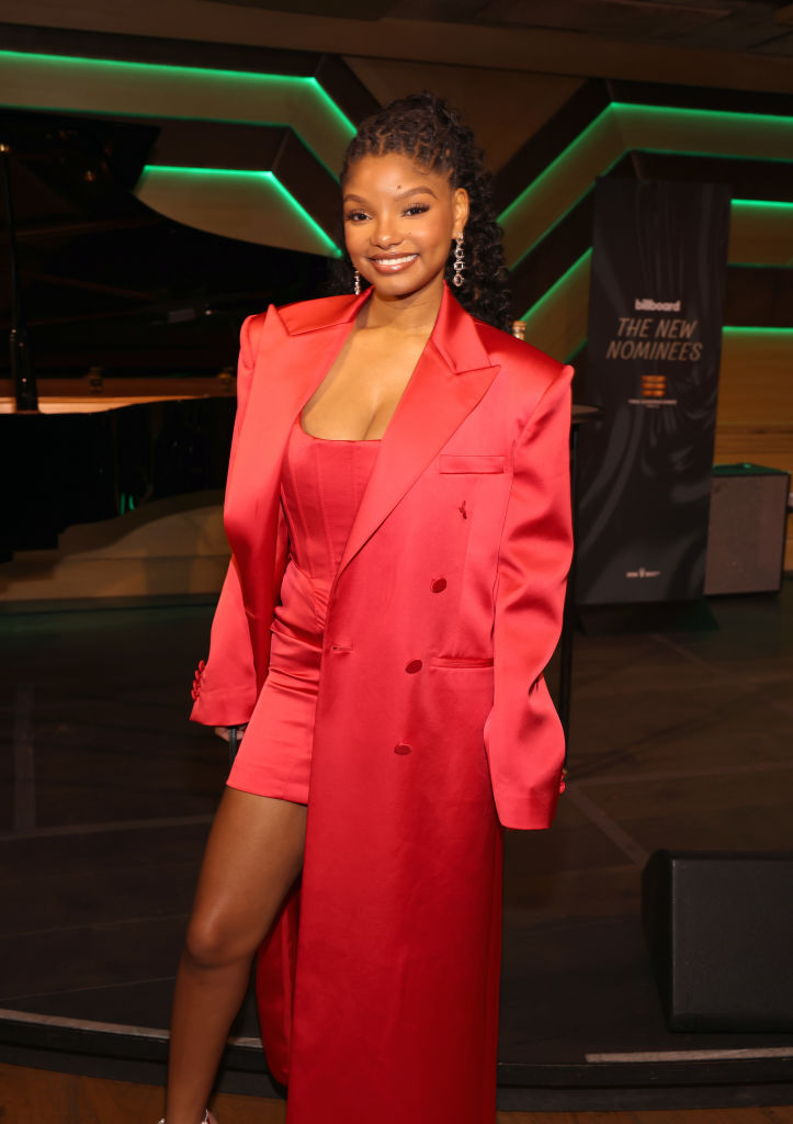 Former Disney Star Halle Bailey Spotted Out w/ BESTIE … Michael Jackson’s Daughter Paris
