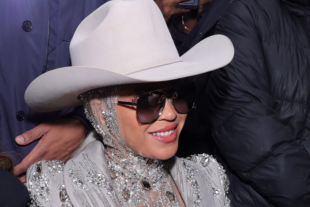 Black Twitter TURNS On Beyonce For Not Featuring Black Country Artists