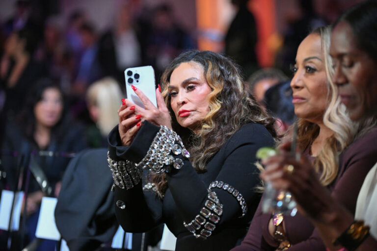 Beyoncé’s Mom Tina's Controversial Buccal Fat Removal Surgery .. Look ...