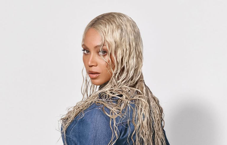 Beyonce Wears SHORT SHORTS In New Levis Ad!